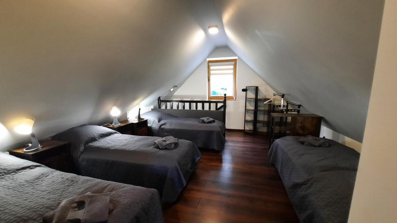 Kura Pod Zlotym Kogutem